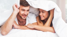 Rozmowy intymne – czy jesteśmy na nie gotowe? LIFESTYLE, Seks - W związku życie intymne odgrywa bardzo dużą rolę. Seks to nie tylko ważna potrzeba fizjologiczna, to także przyjemność, która wpływa na nasze zdrowie psychiczne oraz samoocenę. Niestety, temat ten dla wielu osób wciąż pozostaje wstydliwy oraz drażliwy.