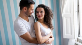 Czego potrzebuje kobiece pożądanie? LIFESTYLE, Seks - Kobiece pożądanie można porównać do domku z kart. Budowanie go jest długie i skomplikowane, a zniszczenie może się dokonać w jednej chwili. Czego potrzebuje kobiece pożądanie, aby nie tylko się pojawić, ale i trwać jak najdłużej?
